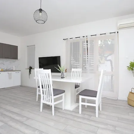 With Parking Space - 23205 Trogir