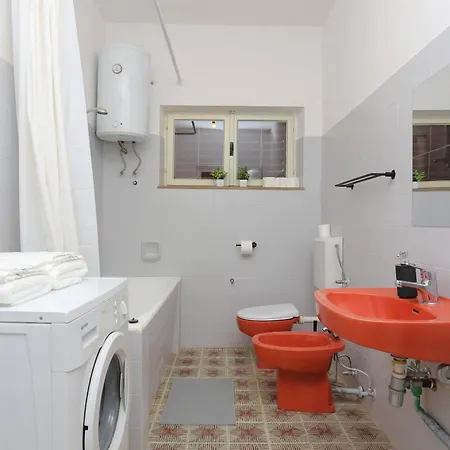 Apartman With Parking Space - 23205 *