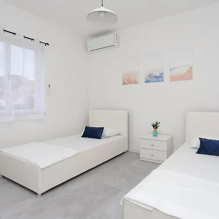 Apartment With Parking Space - 23205