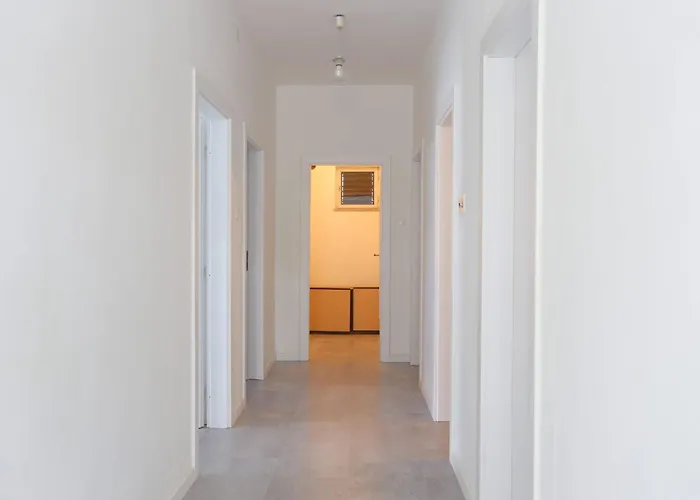 With Parking Space - 23205 Daire Trogir